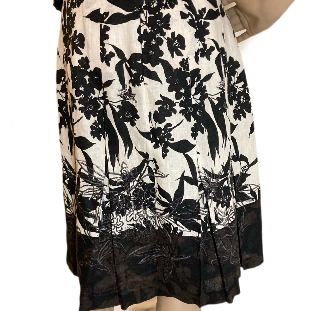 Beautiful Ann Taylor Pleated Skirt with Embroidery